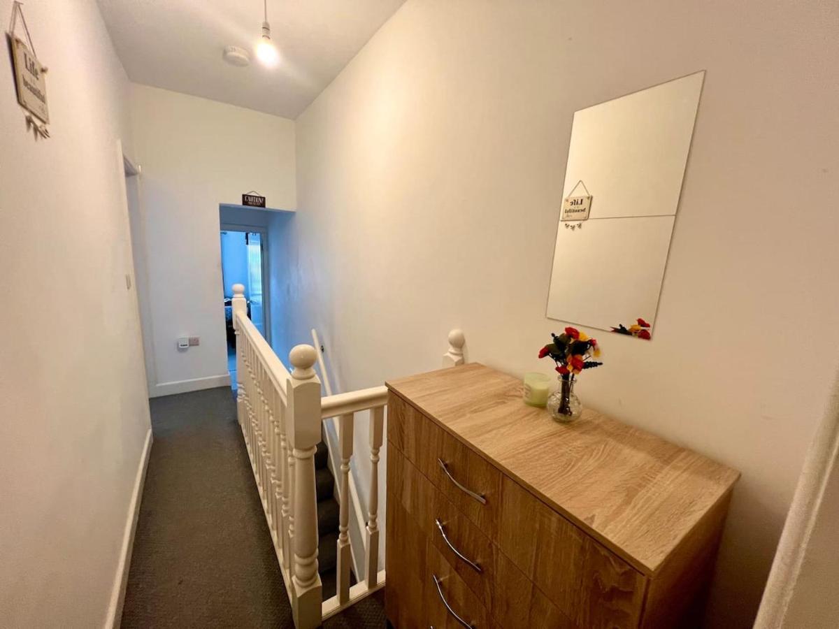 4 Bedroom Terrace House Wellingborough Exterior foto